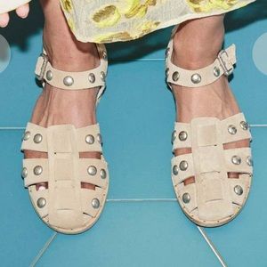 FREDA SALVADOR
SERA SUEDE FISHERMAN SANDAL -
SUEDE W/ STUDS